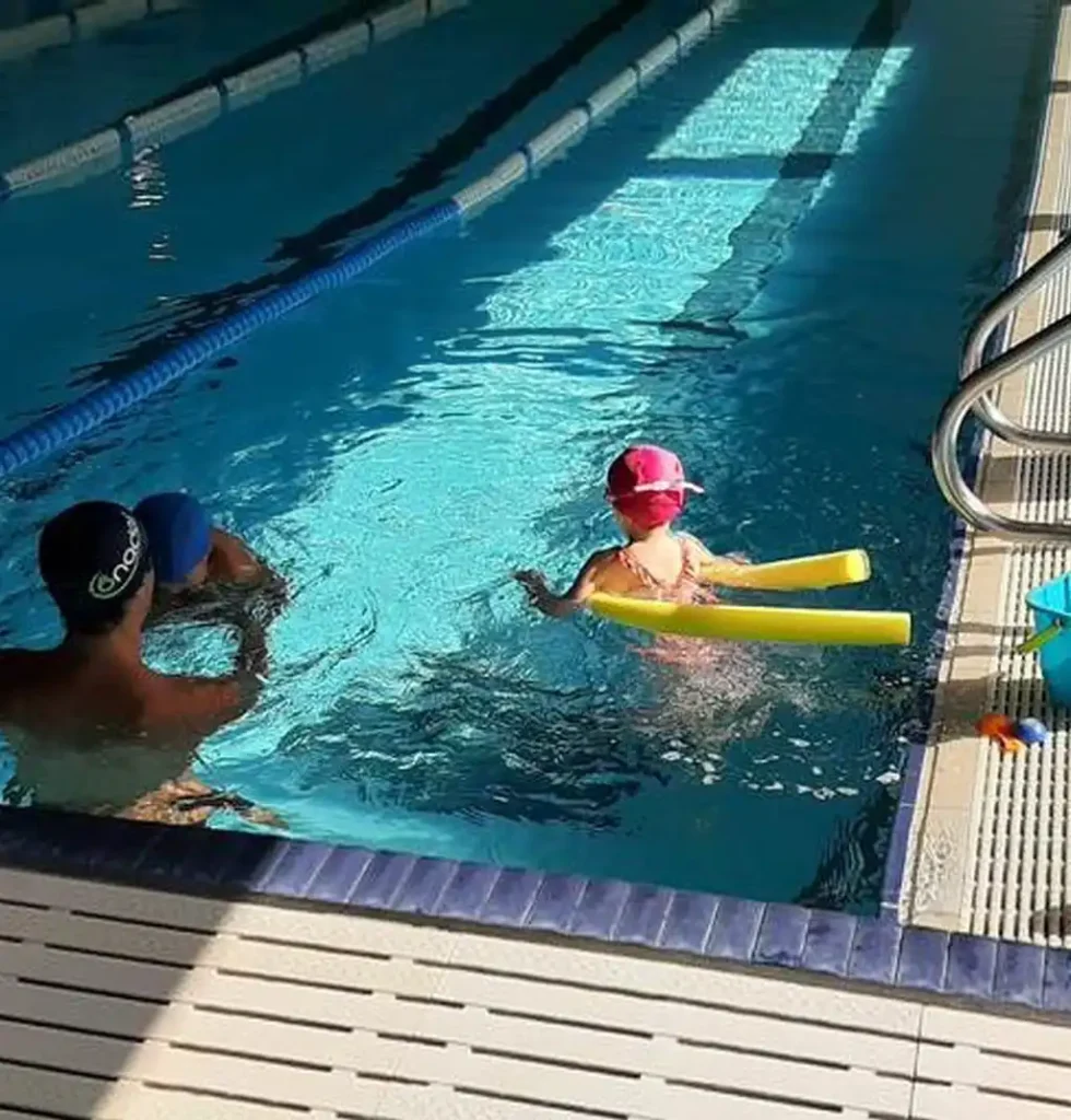 clases de piscina niños barcelona